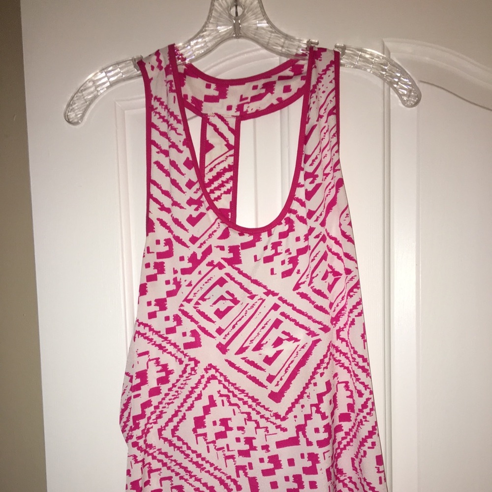 Pink and white geometric pattern tank blouse
